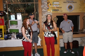 2016 Strawberry Queen handing out raffle prizes
